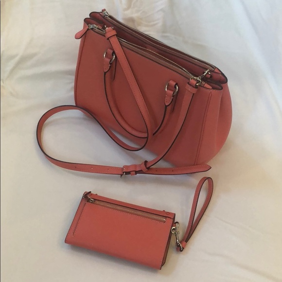 Coach purse w/ matching wallet. No bundle discount - Picture 2 of 7